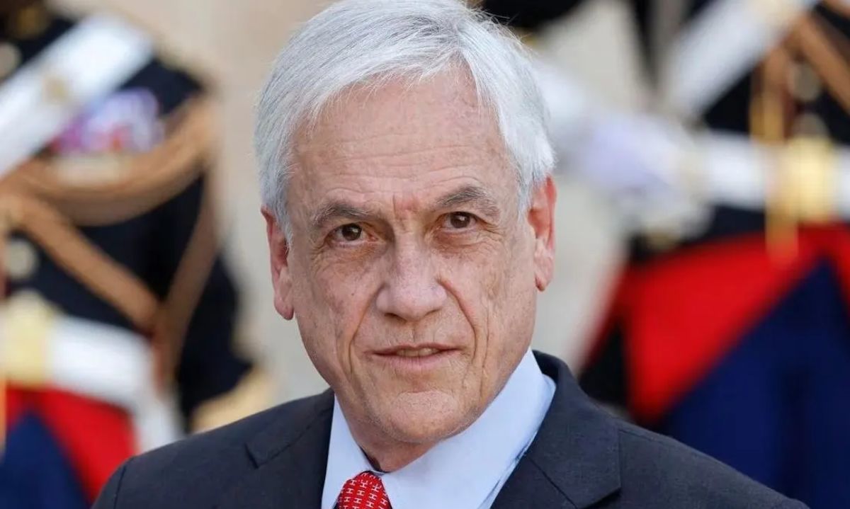 Restos de ex presidente Piñera llegan a Tenencia de Lago Ranco