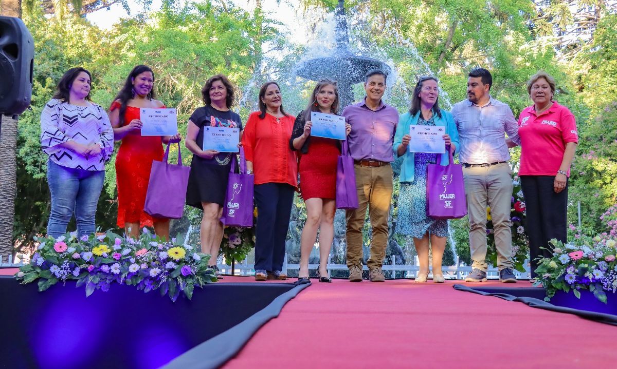 Oficina de la Mujer de San Fernando realiza desfile de modas y certificación de talleres