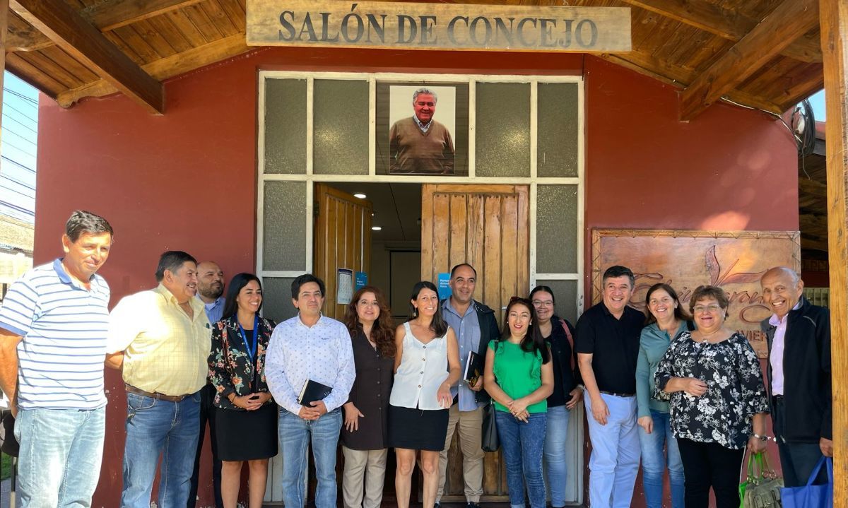 Autoridades y dirigentes sociales de Chimbarongo se reunieron con seremi de Transportes