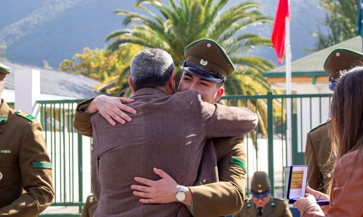 Nancagua: Entregan ofrendas florales en muestra de apoyo a Carabineros 