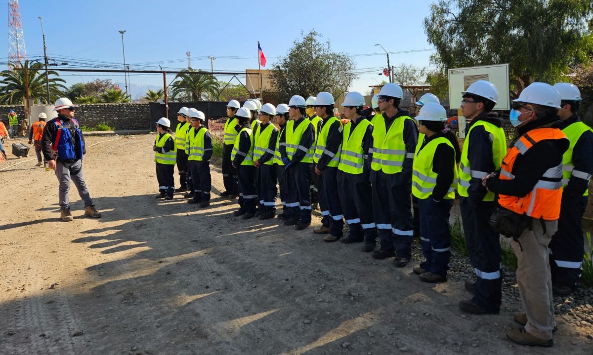 Alumnos de Rengo visitaron obras de Teletón Rancagua