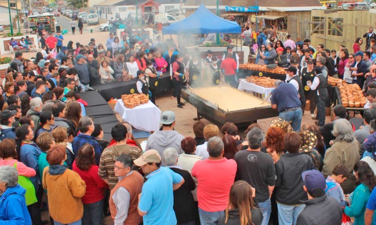 Pichilemu prepara su Fiesta de la Primavera con pastel de jaiba gigante y carros alegóricos